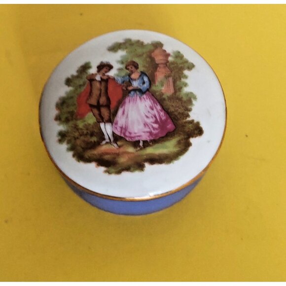 LIMOGES PORCELAIN - Tiny Trinket - Ring Box by R.Leclair - Picture 1 of 7